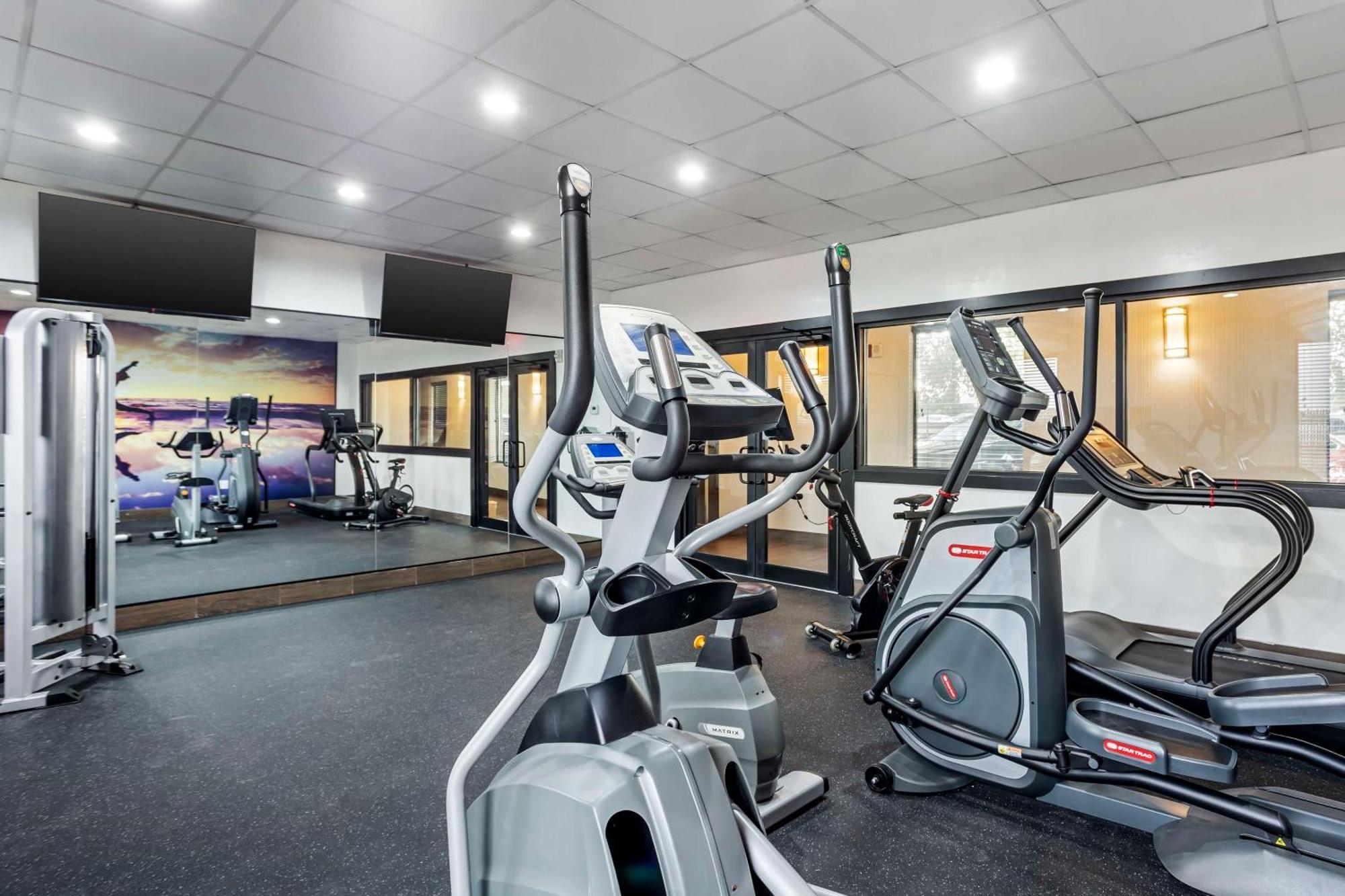 Best Western Plus Newark Airport West Екстер'єр фото