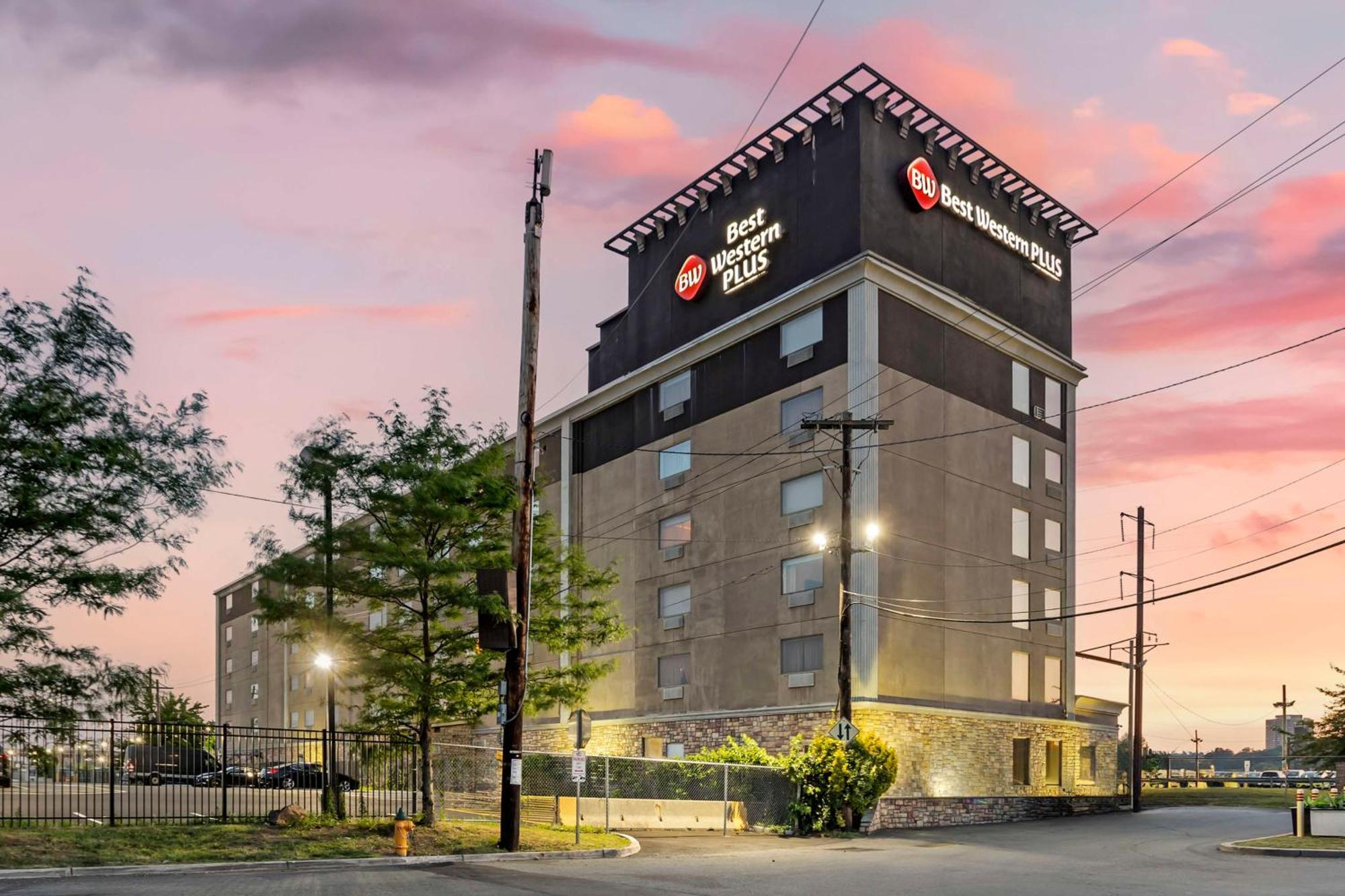 Best Western Plus Newark Airport West Екстер'єр фото